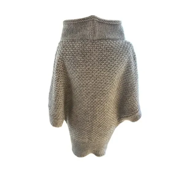 Elsamanda Chunky Knitted Alpaca Poncho Sweater - Picture 3 of 6